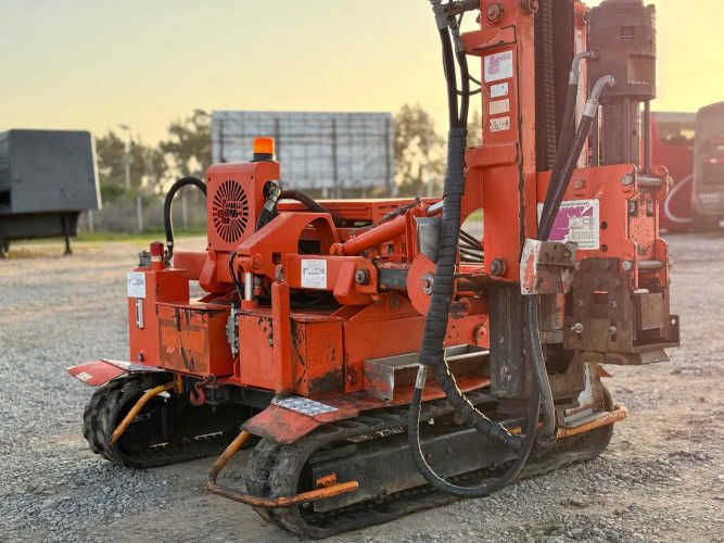 2011 Hincadora PAUSELLI 700 con Martillo Hidráulico INDECO