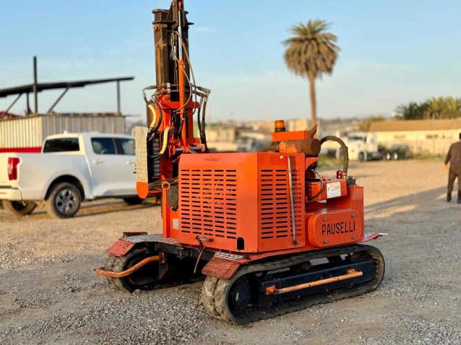 2011 Hincadora PAUSELLI 700 con Martillo Hidráulico INDECO