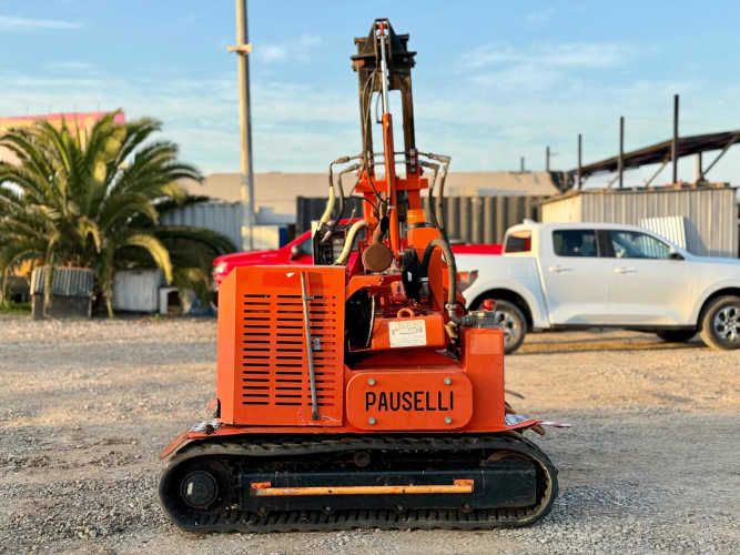 2011 Hincadora PAUSELLI 700 con Martillo Hidráulico INDECO