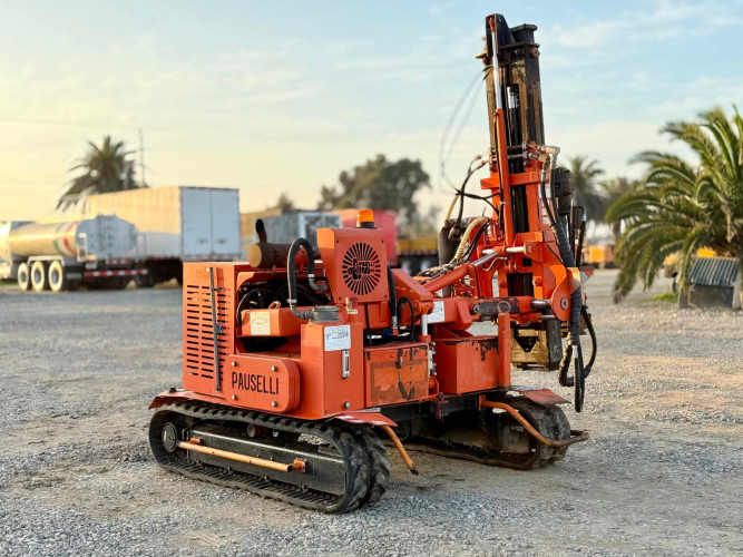 2011 Hincadora PAUSELLI 700 con Martillo Hidráulico INDECO