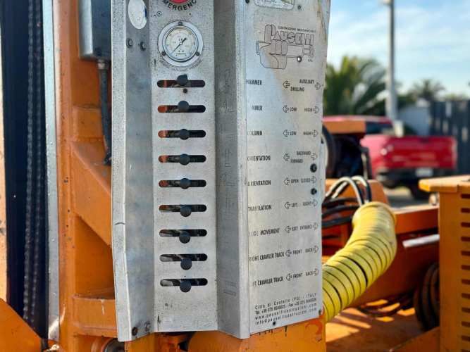 2015 Hincadora PAUSELLI 900 con Martillo Hidráulico INDECO HP900