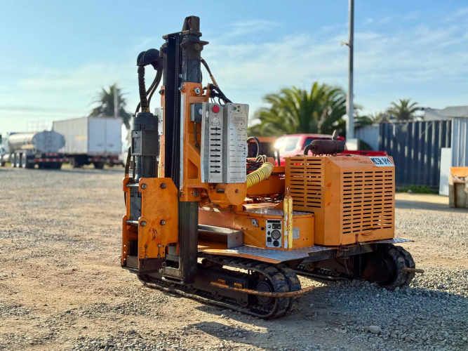 2015 Hincadora PAUSELLI 900 con Martillo Hidráulico INDECO HP900