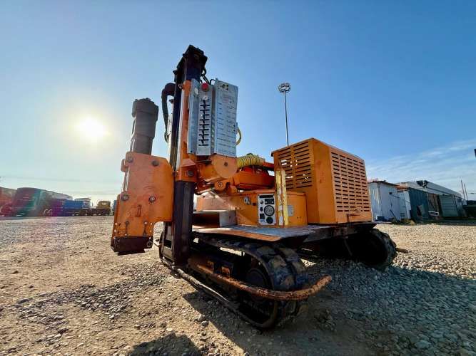 2015 Hincadora PAUSELLI 900 con Martillo Hidráulico INDECO HP900