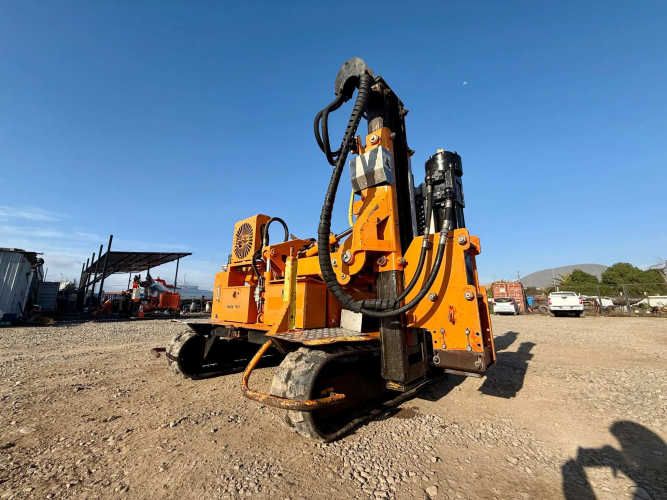 2015 Hincadora PAUSELLI 900 con Martillo Hidráulico INDECO HP900