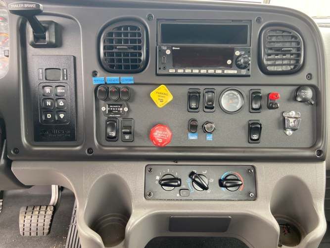 CAMION FREIGHTLINER M2 106 6X4 AÑO 2024 CON HIDROELEVDOR ALTEC AN50