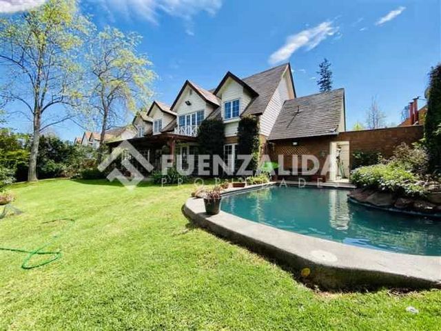 CASA The Mayflower School Colegio Nido de Águilas