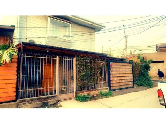 SE VENDE CASA EN LOS EXPORTADORES, PTE. ALTO