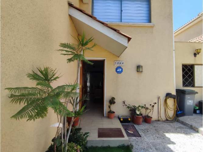 SE VENDE HERMOSA CASA, SECTOR MACUL ALTO, LA FLORIDA