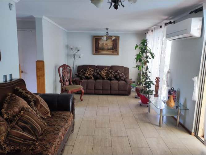 SE VENDE HERMOSA CASA, SECTOR MACUL ALTO, LA FLORIDA