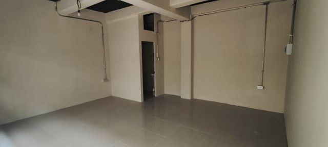 Se Arriendan 2 locales en Thno