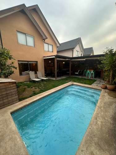 ARRIENDO  CASA CON PISCINA 3 D 3B