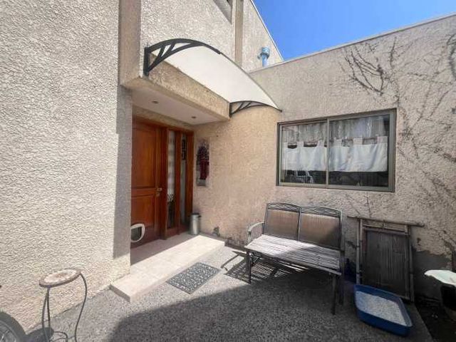 CASA EN LOS DOMINICOS (120308)