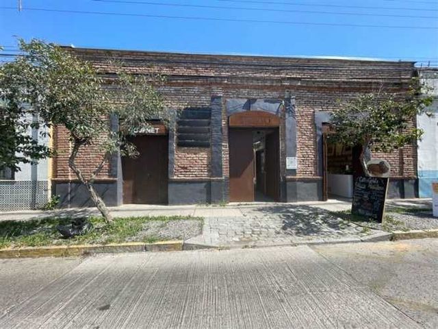 LOCAL COMERCIAL Barrio Italia - Local Comercial