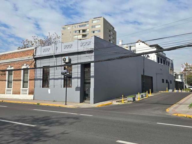 ARRENDAMOS CASA -HOTEL, FRENTE PATIO BELLAVISTA. 100% OPERATIVA