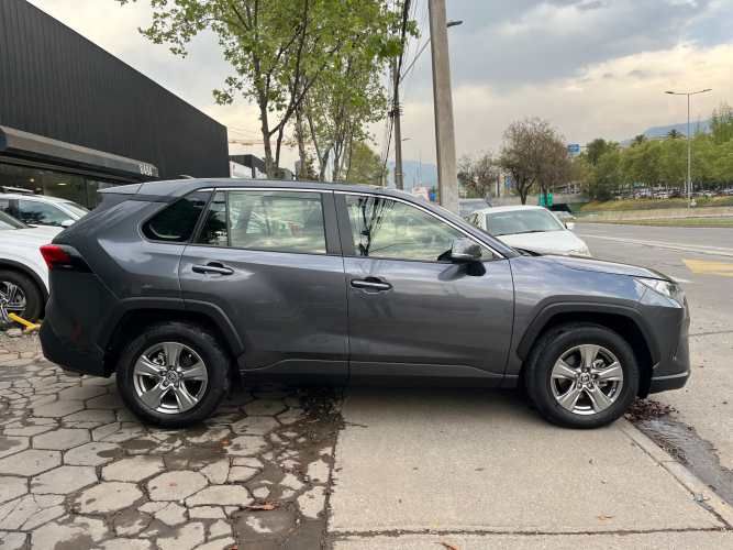 TOYOTA NEW RAV 4 LE 2.0 CVT 2024 ÚNICO DUEÑO