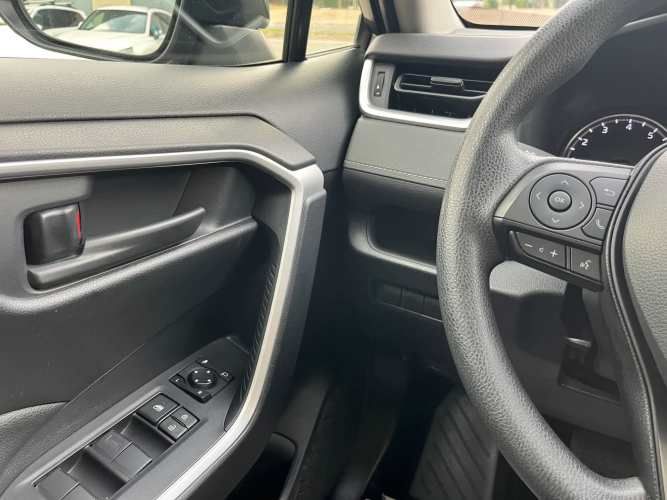 TOYOTA NEW RAV 4 LE 2.0 CVT 2024 ÚNICO DUEÑO