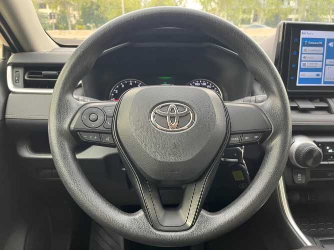 TOYOTA NEW RAV 4 LE 2.0 CVT 2024 ÚNICO DUEÑO