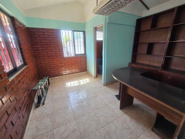 PROPIEDAD INDUSTRIAL 1.150 m2 CON OFICINAS: CERCA AUTOPISTA CENTRAL