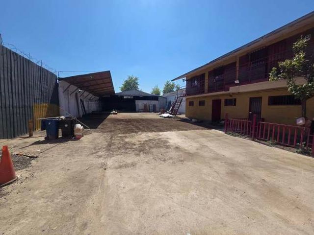 PROPIEDAD INDUSTRIAL 1.150 m2 CON OFICINAS: CERCA AUTOPISTA CENTRAL