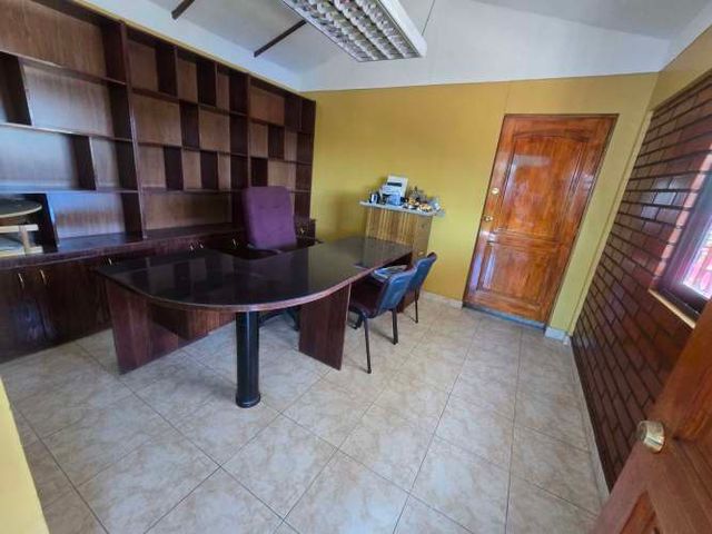 PROPIEDAD INDUSTRIAL 1.150 m2 CON OFICINAS: CERCA AUTOPISTA CENTRAL