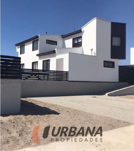 Casa CASA EN VENTA – AMPLIO TERRENO EN SERENA GOLF