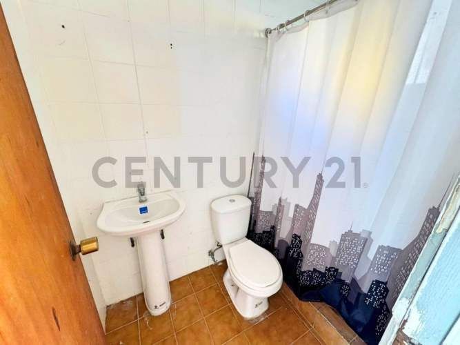 Se vende casa con potencial comercial en Peñuelas