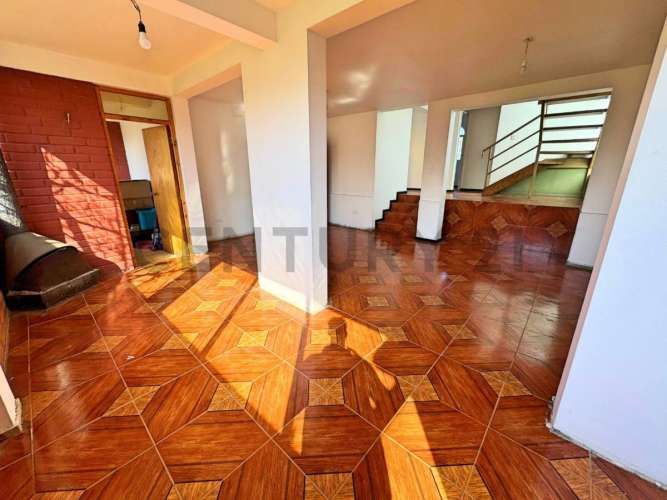 Se vende casa con potencial comercial en Peñuelas