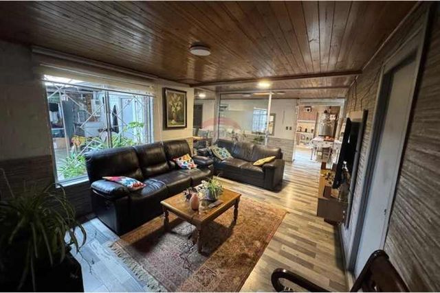 Venta casa familiar con depto independiente