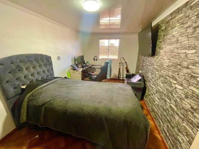 Se vende amplia casa, sector La Pampa, 5D,2B,1E, valor UF2.450