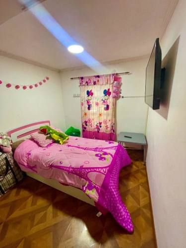 Se vende amplia casa, sector La Pampa, 5D,2B,1E, valor UF2.450