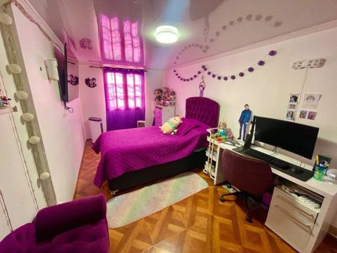 Se vende amplia casa, sector La Pampa, 5D,2B,1E, valor UF2.450