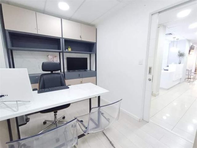 OFICINA Av. Pdte Kennedy Lateral