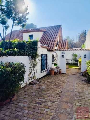 Hermosa y amplia casa en precordillera de La Florida, Jardines de la Viña