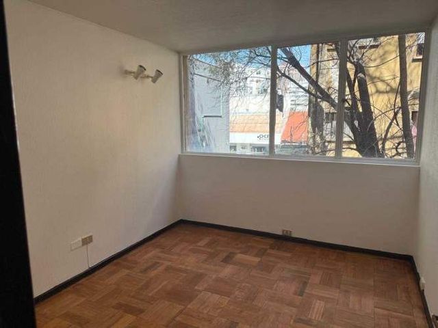 Amplia Oficina en Providencia (120630)