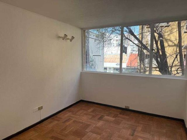 Amplia Oficina en Providencia (120630)