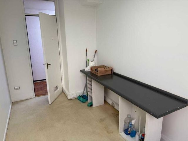 Amplia Oficina en Providencia (120630)