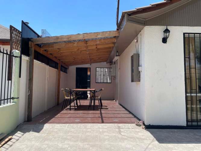 Casa remodelada aislada Villa Macul