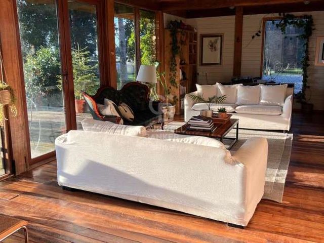 Encantadora Casa de Madera Nativa cerca de Puerto Varas