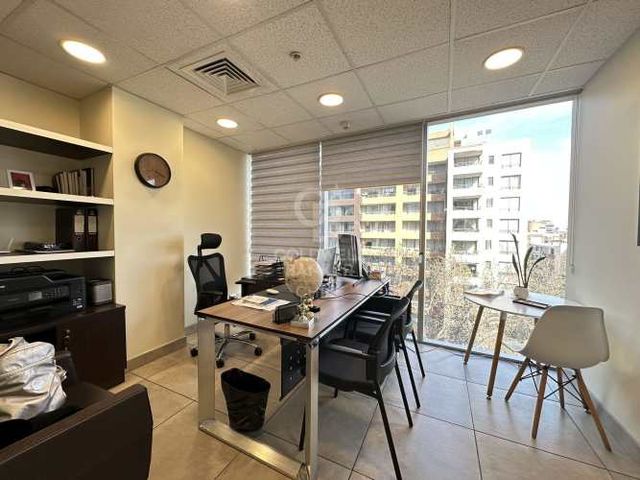 Oficina en arriendo full equipada y amoblada