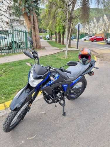 Moto tipo Enduro Marca Lifan Modelo LF150