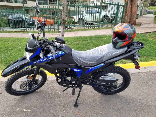 Moto tipo Enduro Marca Lifan Modelo LF150