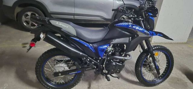 Moto tipo Enduro Marca Lifan Modelo LF150