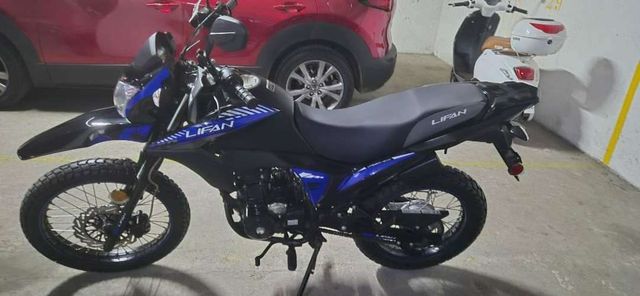 Moto tipo Enduro Marca Lifan Modelo LF150
