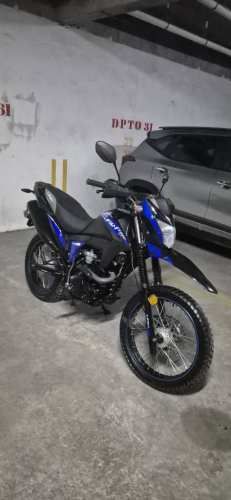 Moto tipo Enduro Marca Lifan Modelo LF150