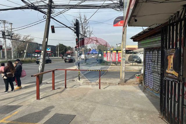 Esquina 6 locales comerciales av pajaritos