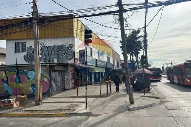 Esquina 6 locales comerciales av pajaritos