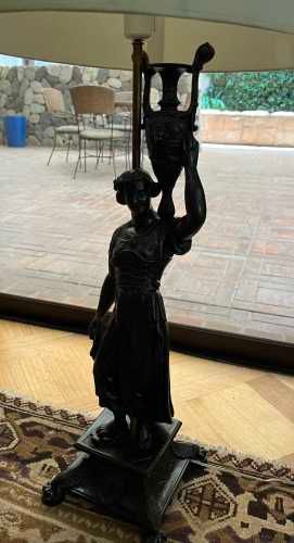 ESCULTURA DE MUJER EN PELTRE ORIGEN FRANCES