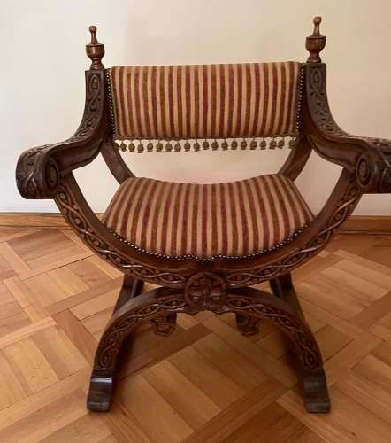 PAR SITIALES DE ENCINA TALLADOS A MANO