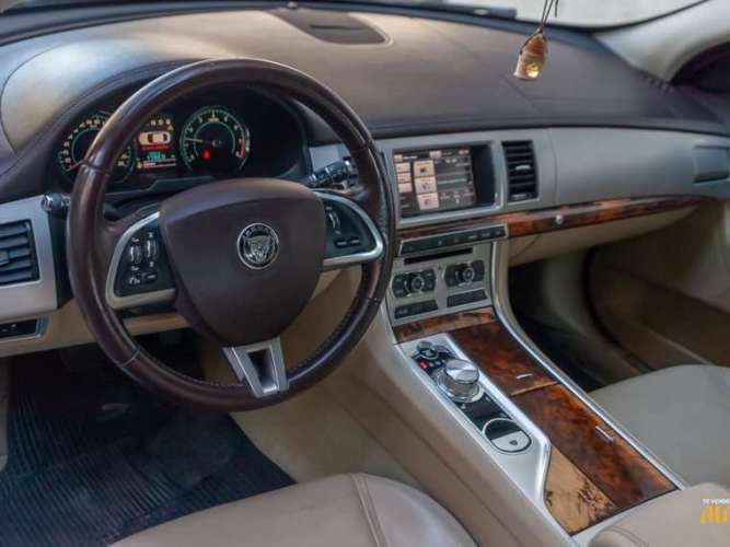 Jaguar Xf 2.0 2015