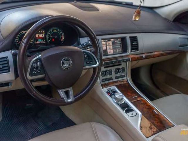 Jaguar Xf 2.0 2015